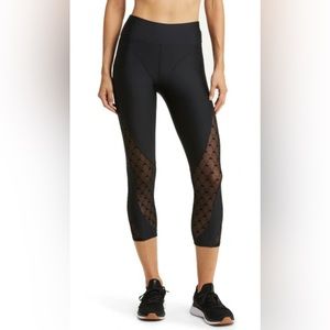black alo yoga logo leggings